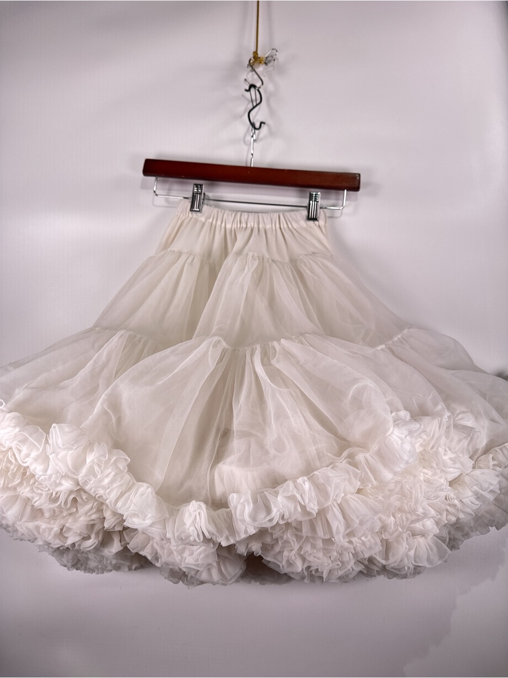 Sam's Vintage Ruffled Crinoline Petticoat Skirt Nylon Tulle White Vintage Medium - Picture 2 of 11